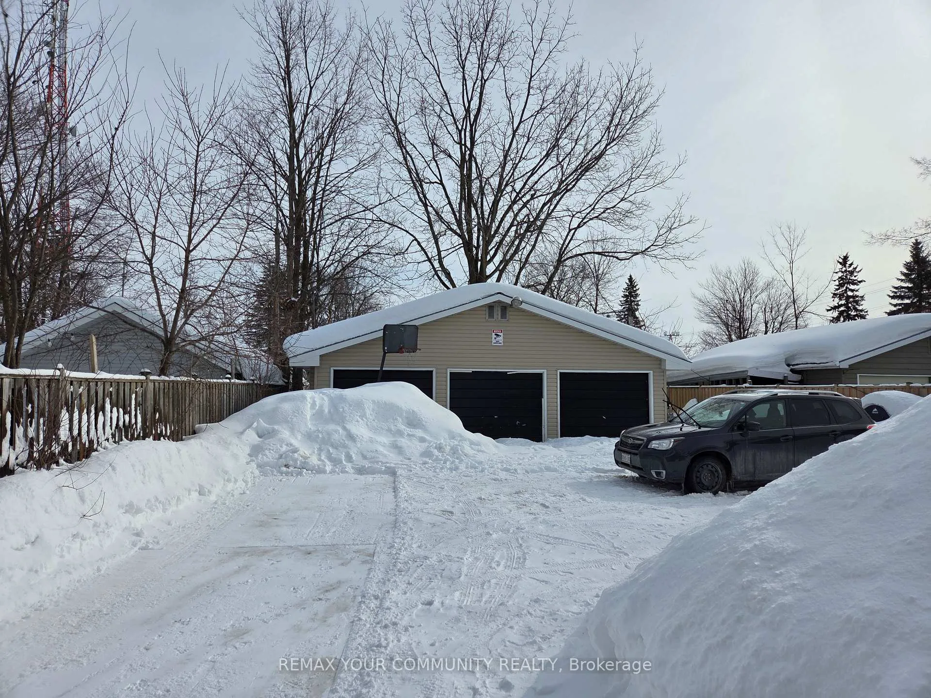 Photo 2 of 17 Champlain Street, Orillia — HOMEH