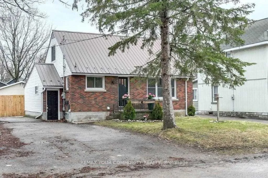 Photo 5 of 17 Champlain Street, Orillia — HOMEH