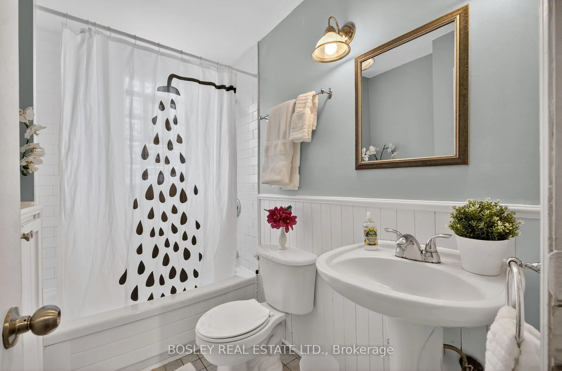 Photo 16 of 51 Bastedo Avenue, Toronto, Woodbine Corridor — HOMEH