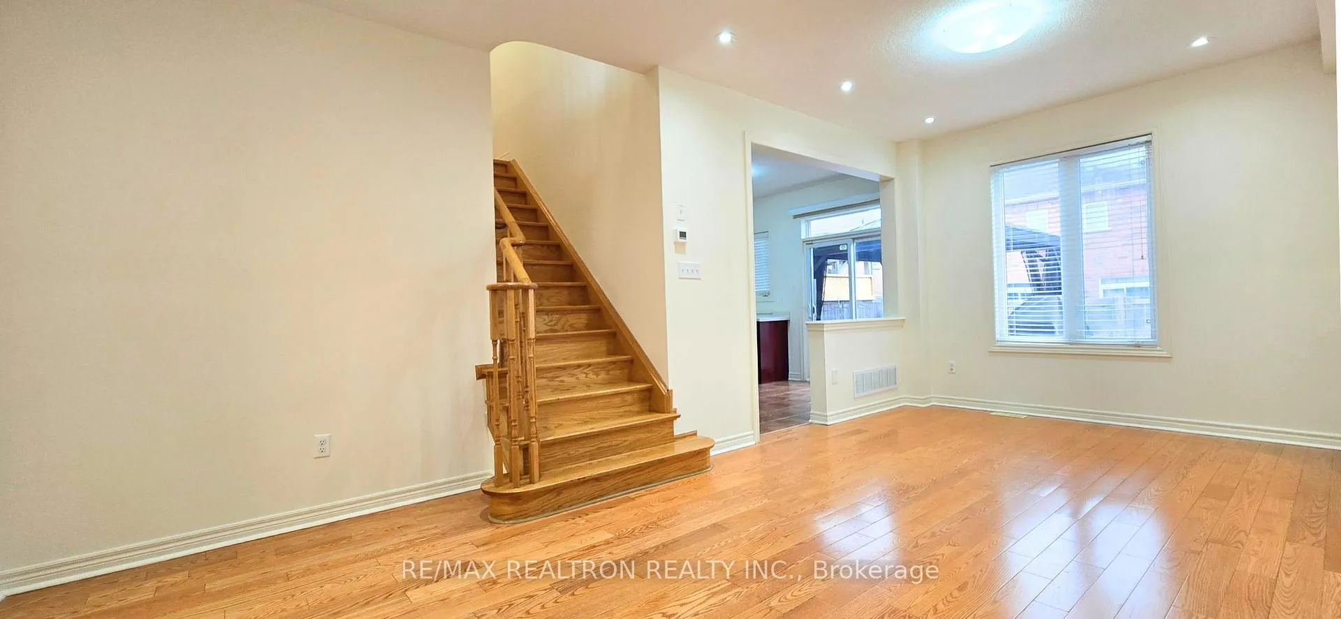 Photo 6 of 25 Fitzroy Avenue, Markham, Wismer — HOMEH
