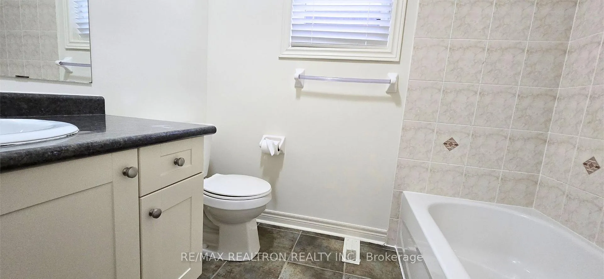 Photo 24 of 25 Fitzroy Avenue, Markham, Wismer — HOMEH