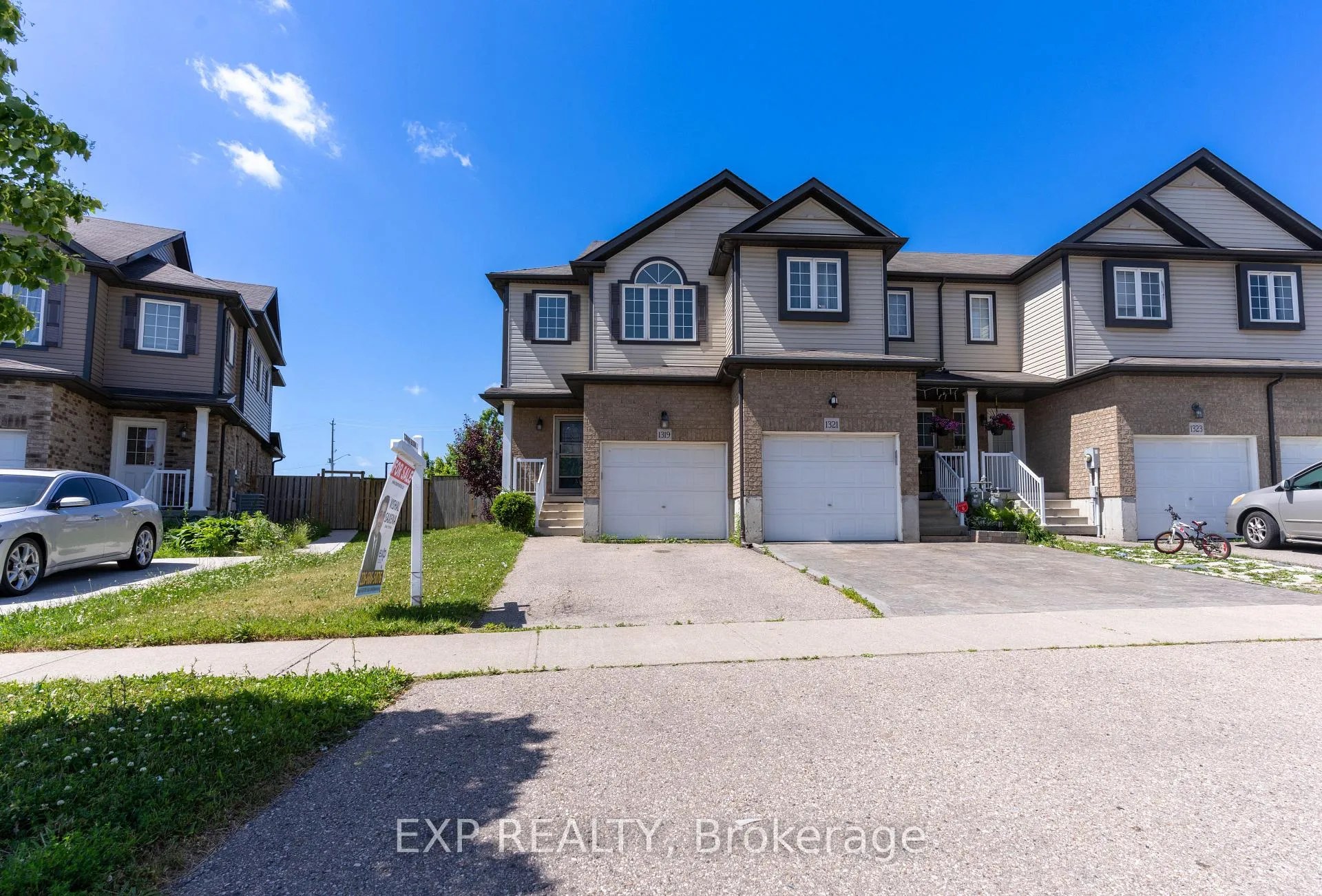 Photo 2 of 1319 Countrystone Drive, Kitchener, Highland West — HOMEH