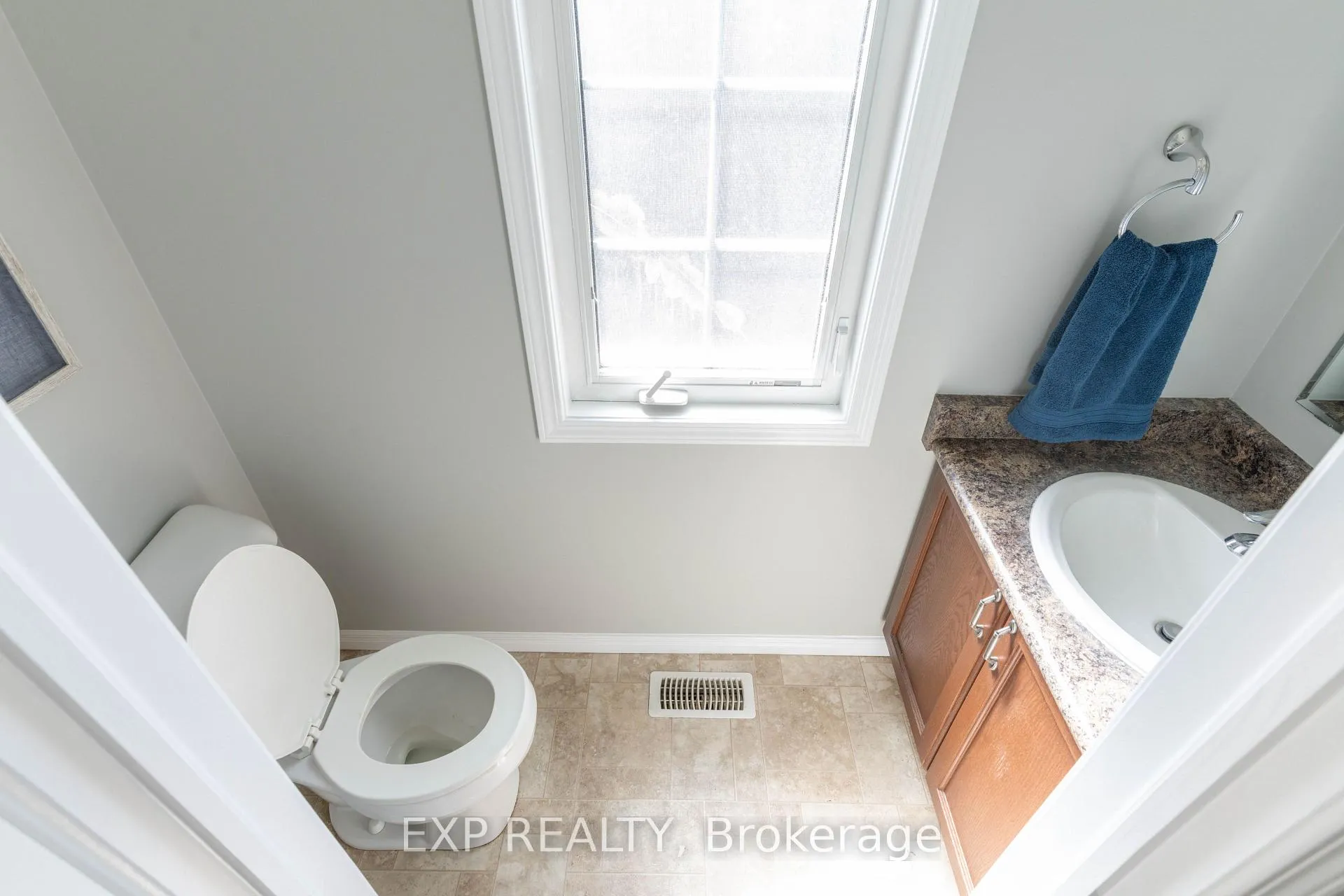 Photo 5 of 1319 Countrystone Drive, Kitchener, Highland West — HOMEH