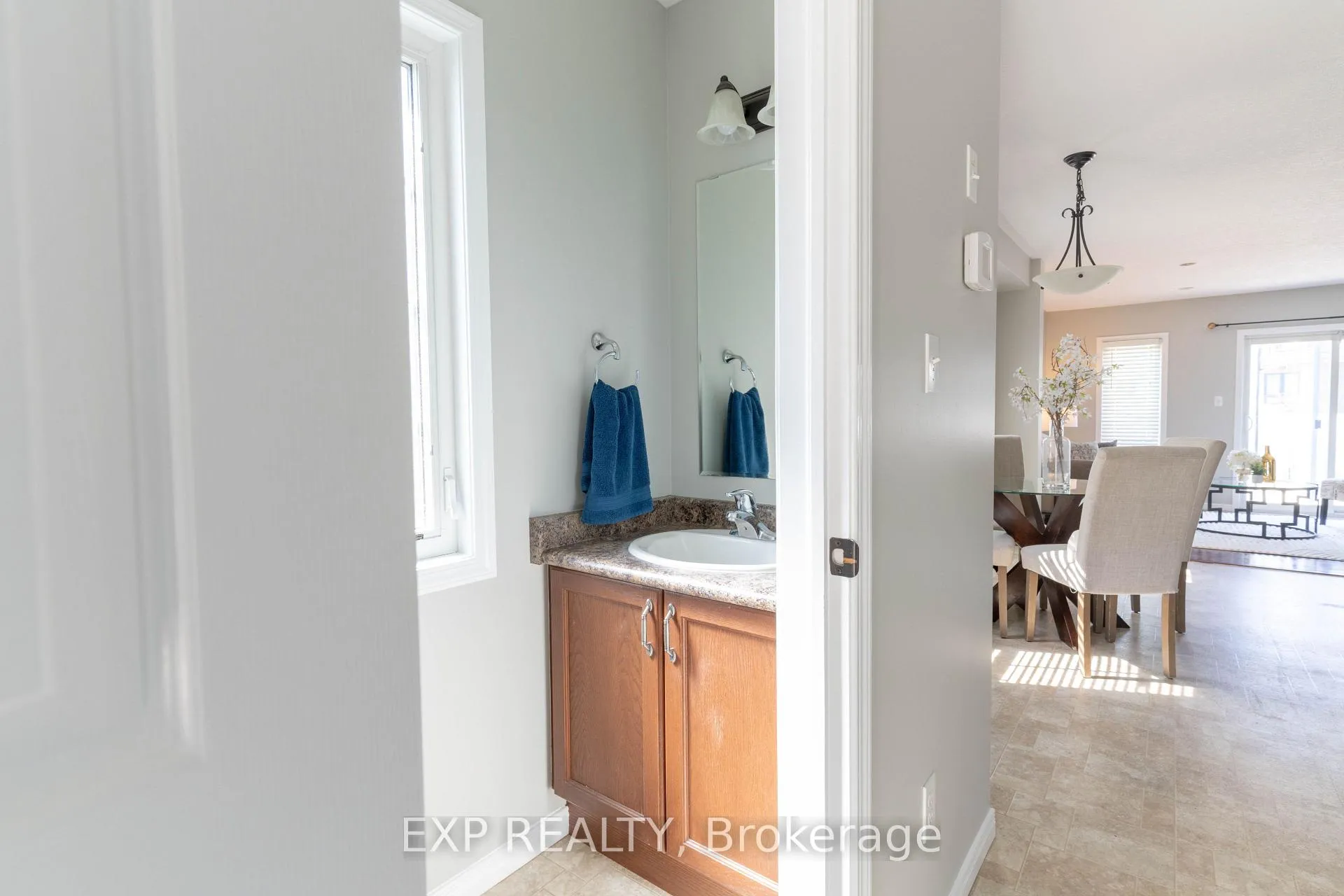 Photo 6 of 1319 Countrystone Drive, Kitchener, Highland West — HOMEH