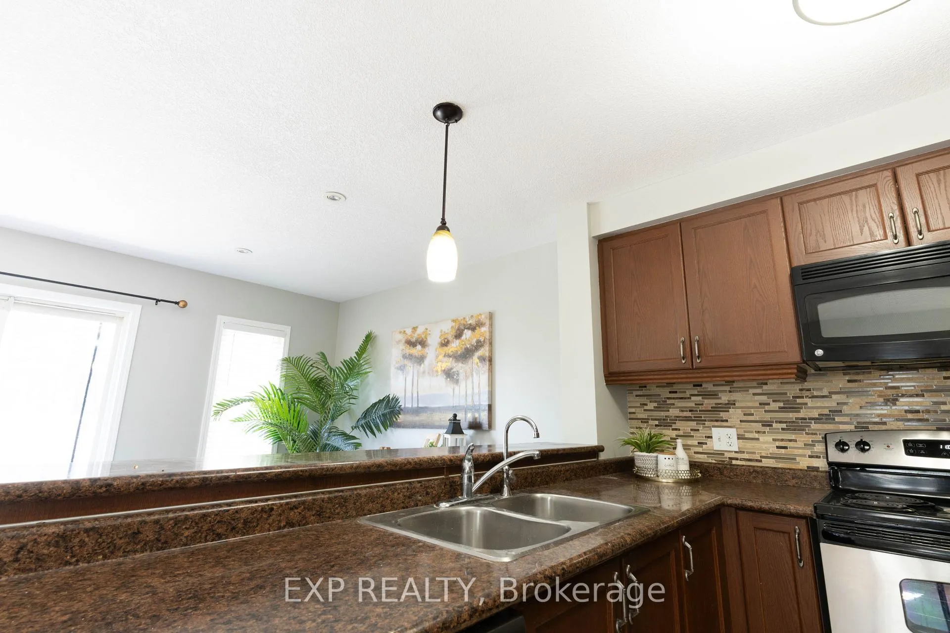 Photo 16 of 1319 Countrystone Drive, Kitchener, Highland West — HOMEH