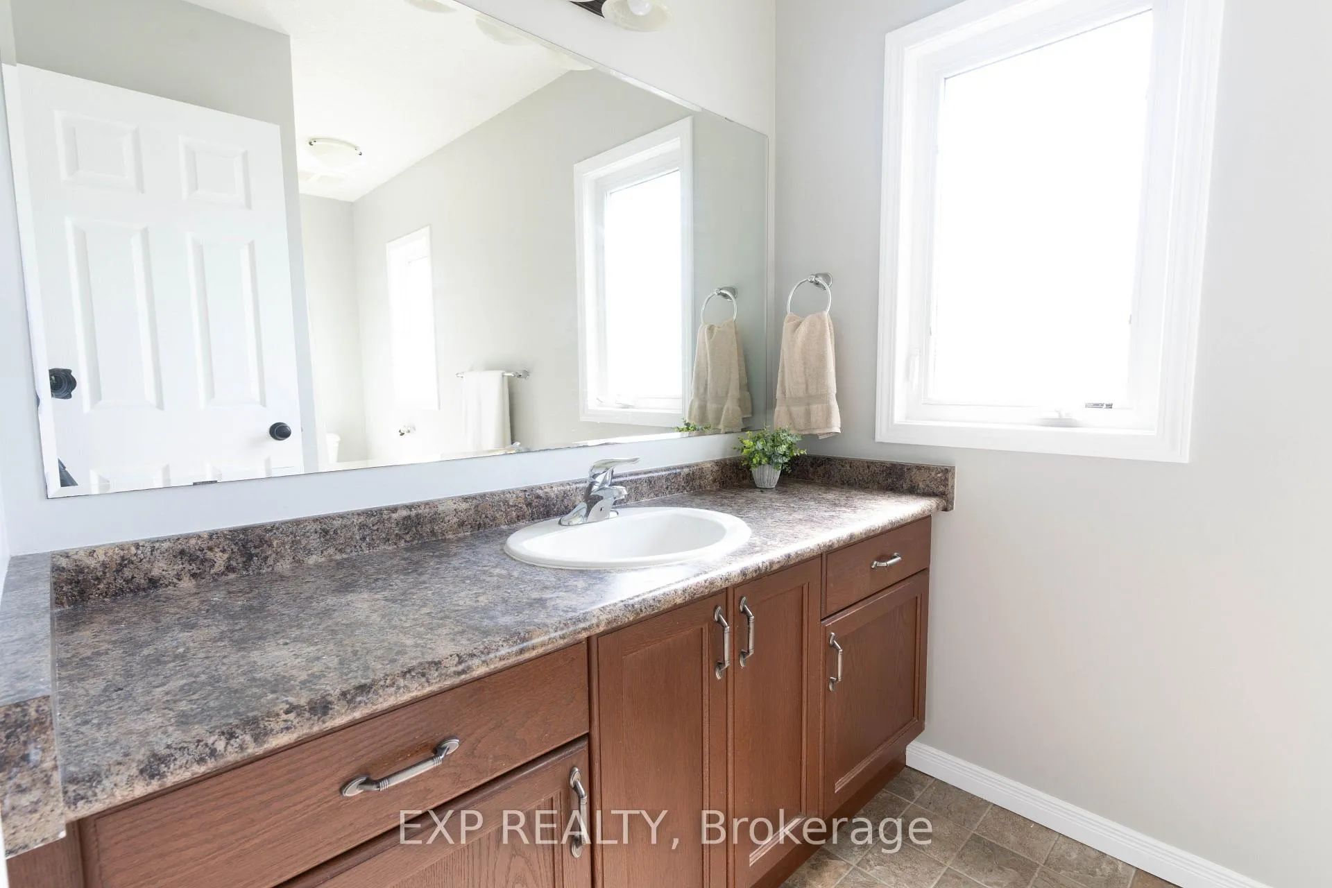 Photo 28 of 1319 Countrystone Drive, Kitchener, Highland West — HOMEH