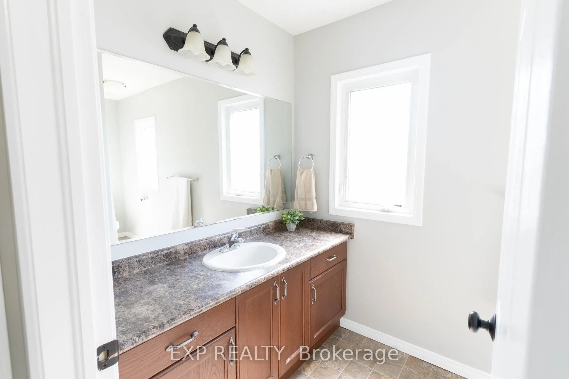 Photo 29 of 1319 Countrystone Drive, Kitchener, Highland West — HOMEH