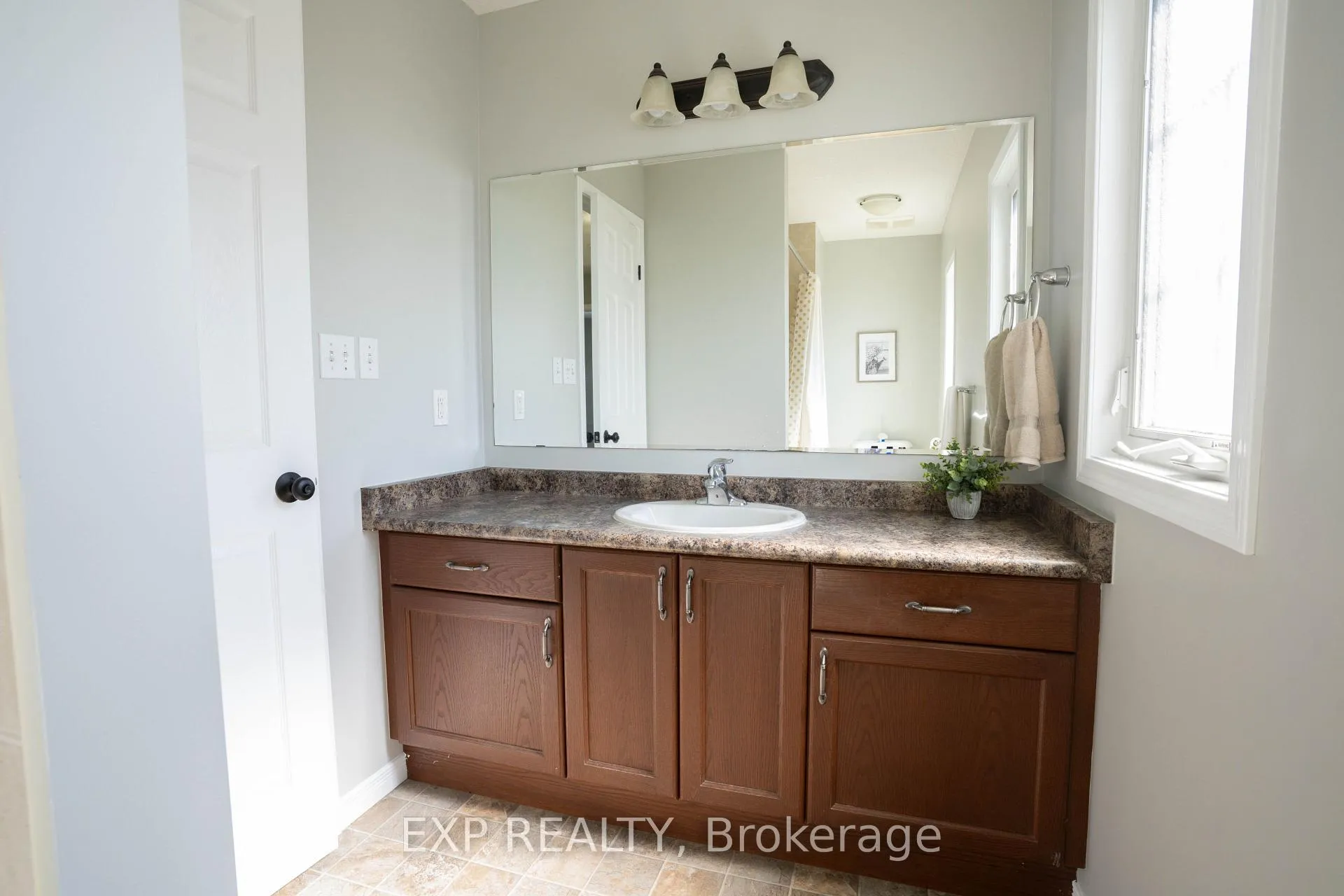 Photo 31 of 1319 Countrystone Drive, Kitchener, Highland West — HOMEH