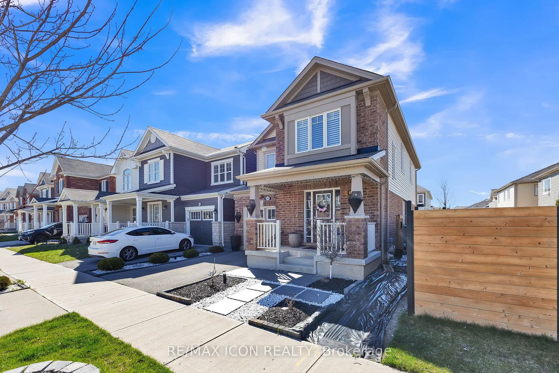 Photo 3 of 262 Grovehill Crescent, Kitchener — HOMEH