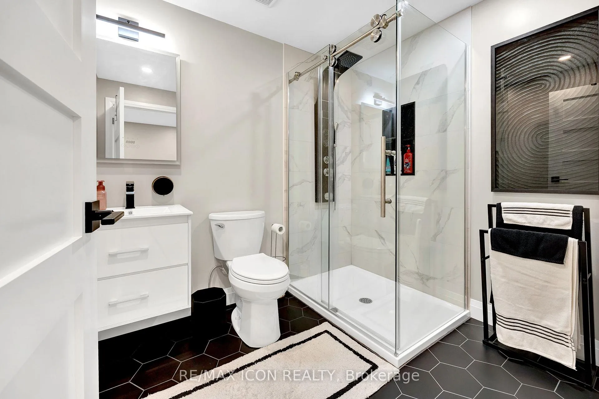 Photo 32 of 262 Grovehill Crescent, Kitchener — HOMEH