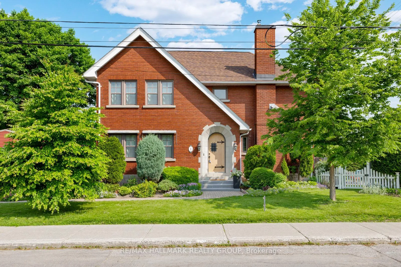 Photo 2 of 1 Iona Street, Ottawa, Ottawa West — HOMEH