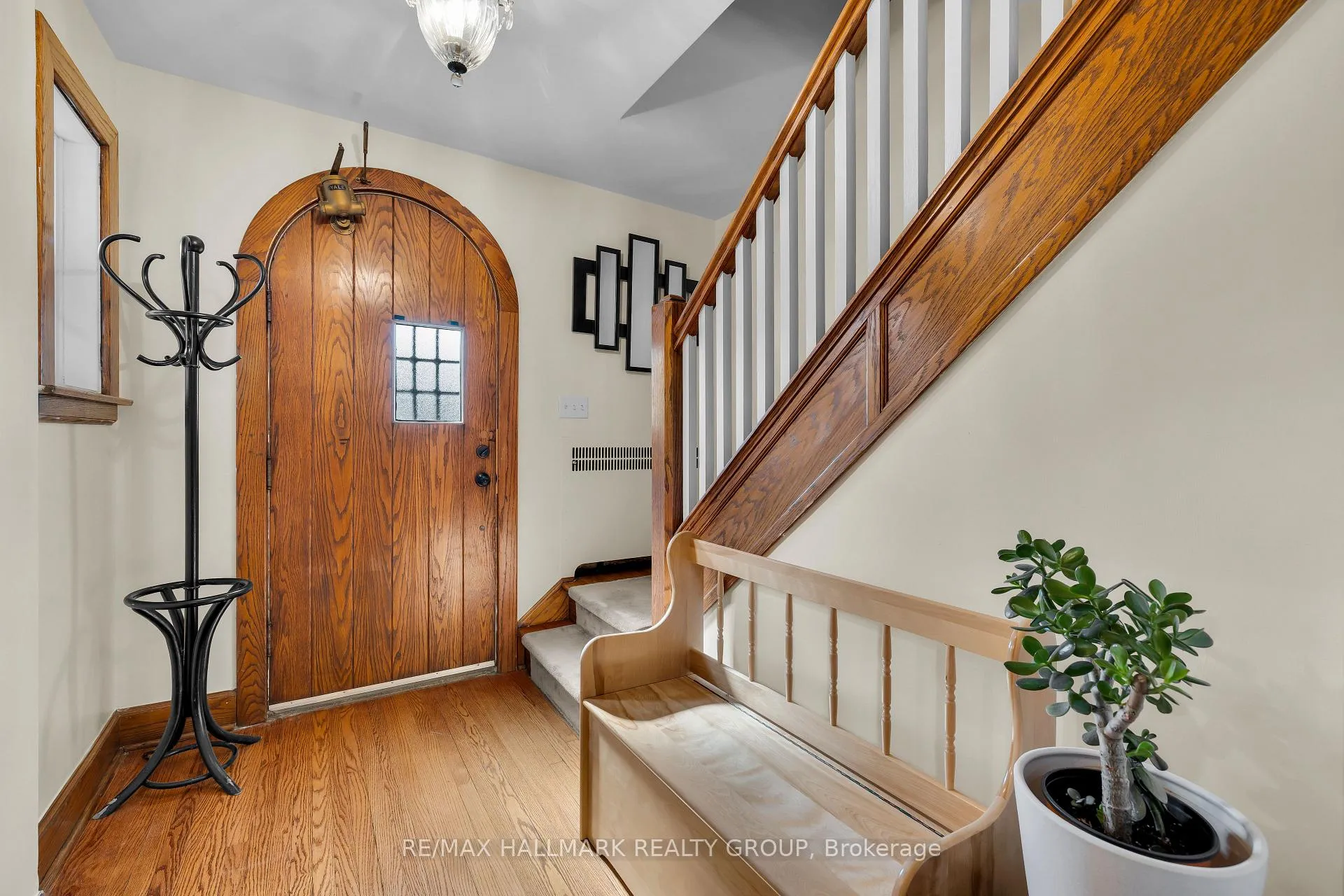 Photo 4 of 1 Iona Street, Ottawa, Ottawa West — HOMEH