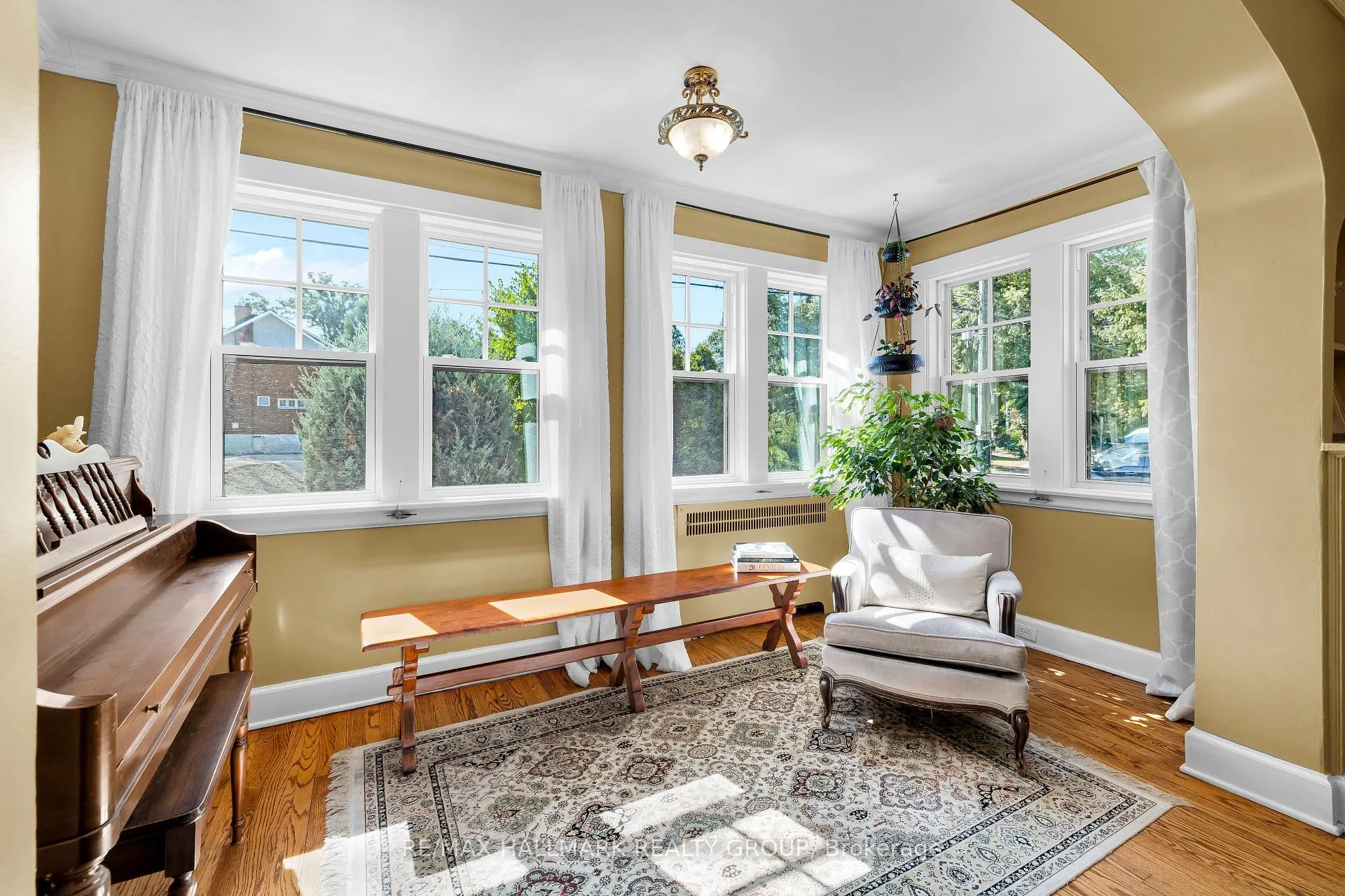 Photo 9 of 1 Iona Street, Ottawa, Ottawa West — HOMEH