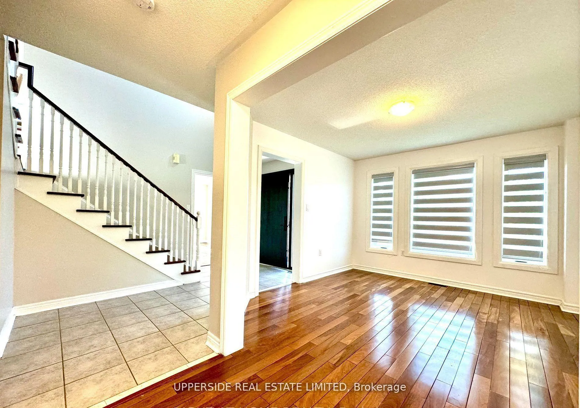 Photo 2 of Unit Upper, 46 Country Lane, Barrie, Painswick South — HOMEH