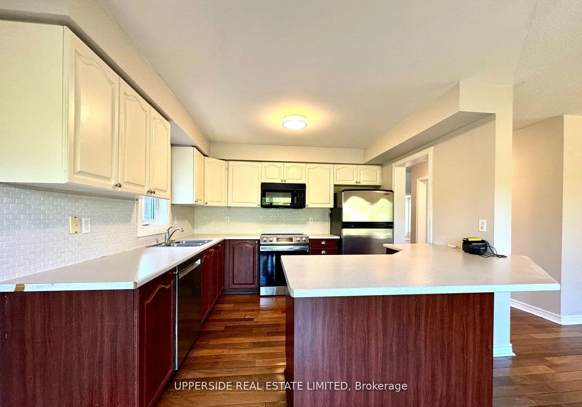 Photo 5 of Unit Upper, 46 Country Lane, Barrie, Painswick South — HOMEH