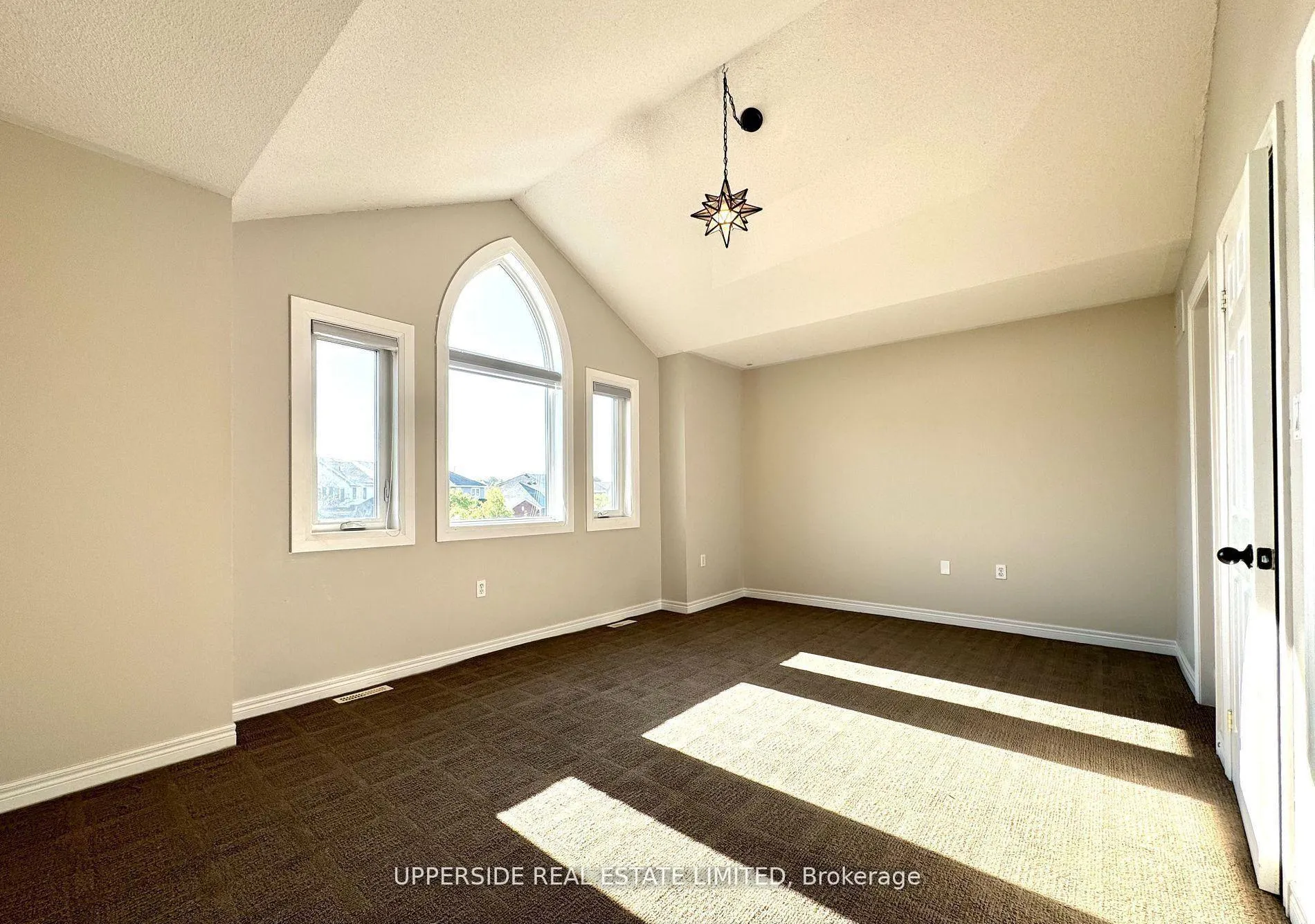Photo 7 of Unit Upper, 46 Country Lane, Barrie, Painswick South — HOMEH