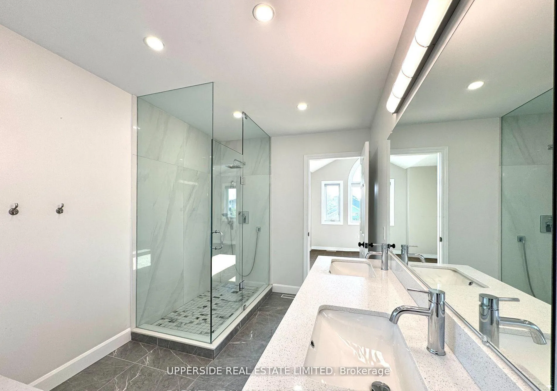 Photo 8 of Unit Upper, 46 Country Lane, Barrie, Painswick South — HOMEH