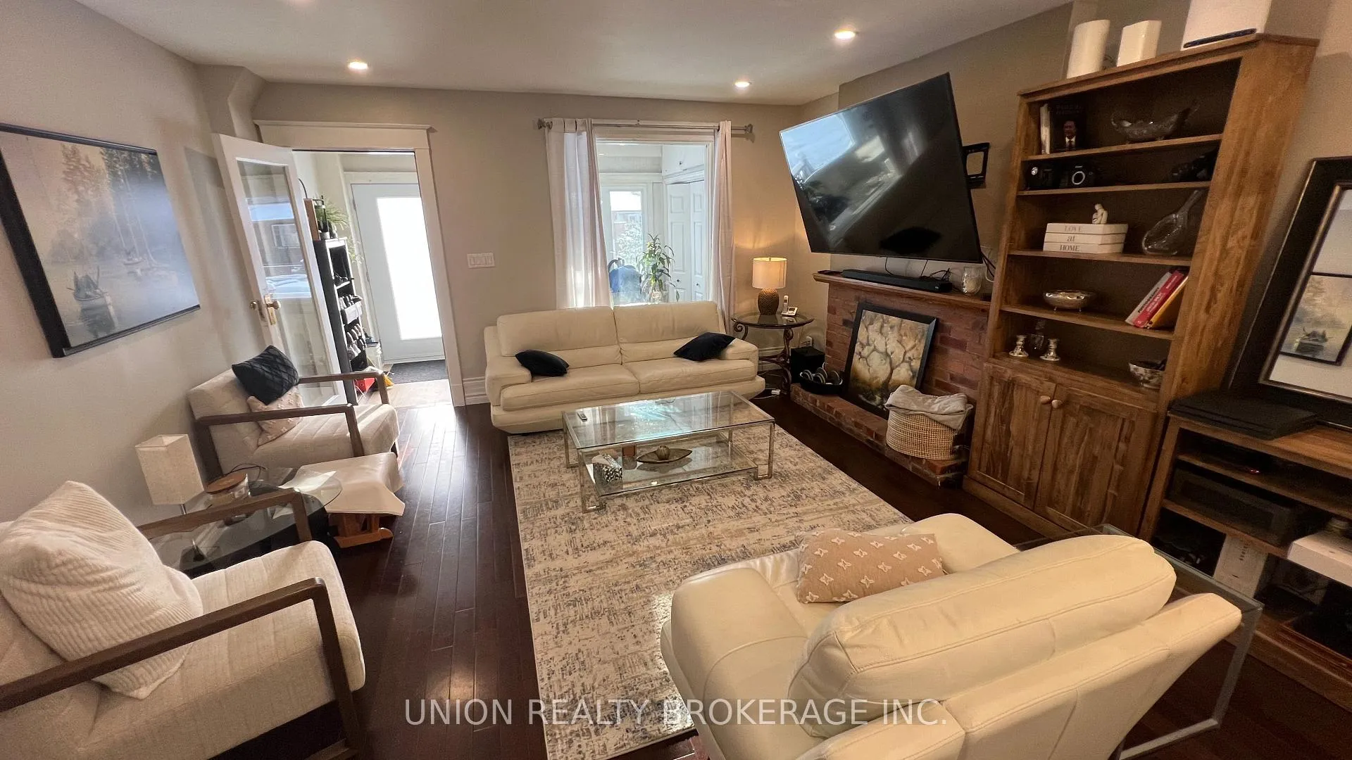 Photo 2 of 96 Hollywood Crescent, Toronto, Woodbine Corridor — HOMEH