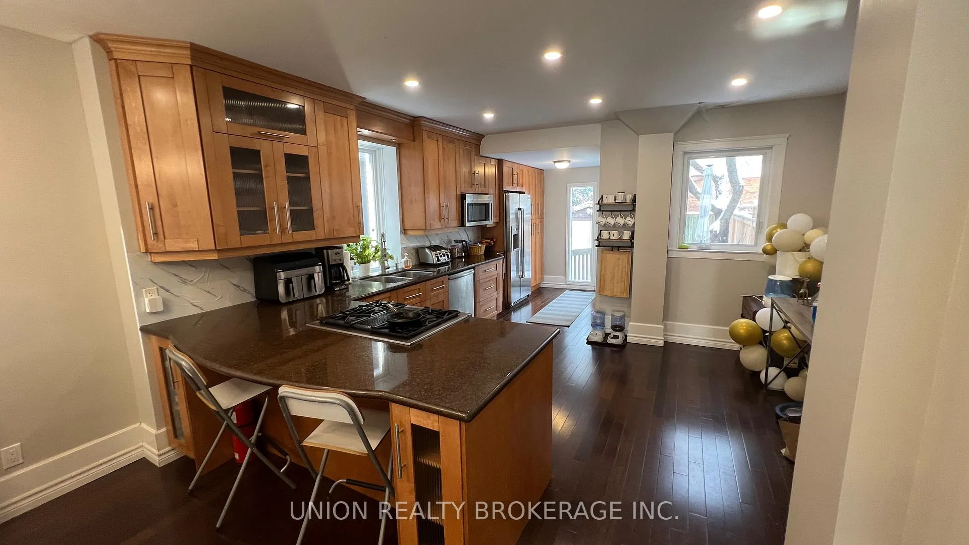 Photo 4 of 96 Hollywood Crescent, Toronto, Woodbine Corridor — HOMEH