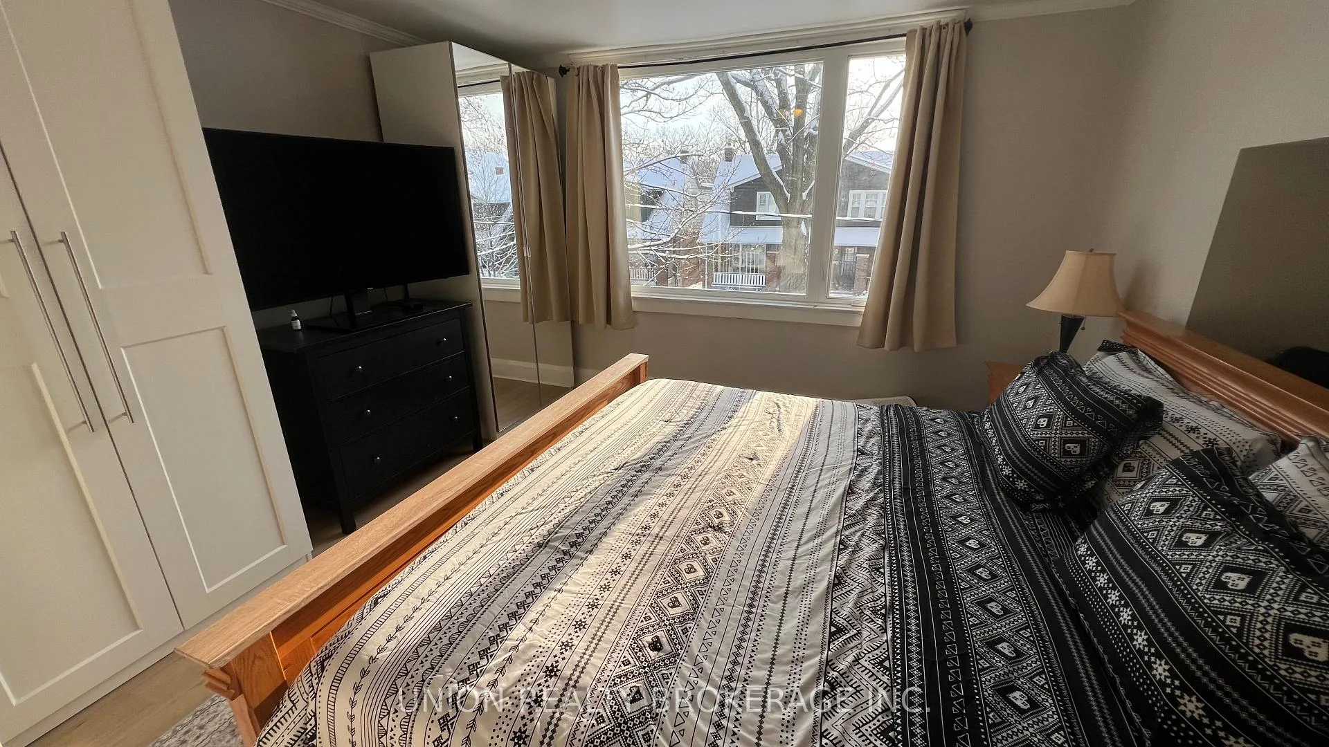 Photo 8 of 96 Hollywood Crescent, Toronto, Woodbine Corridor — HOMEH