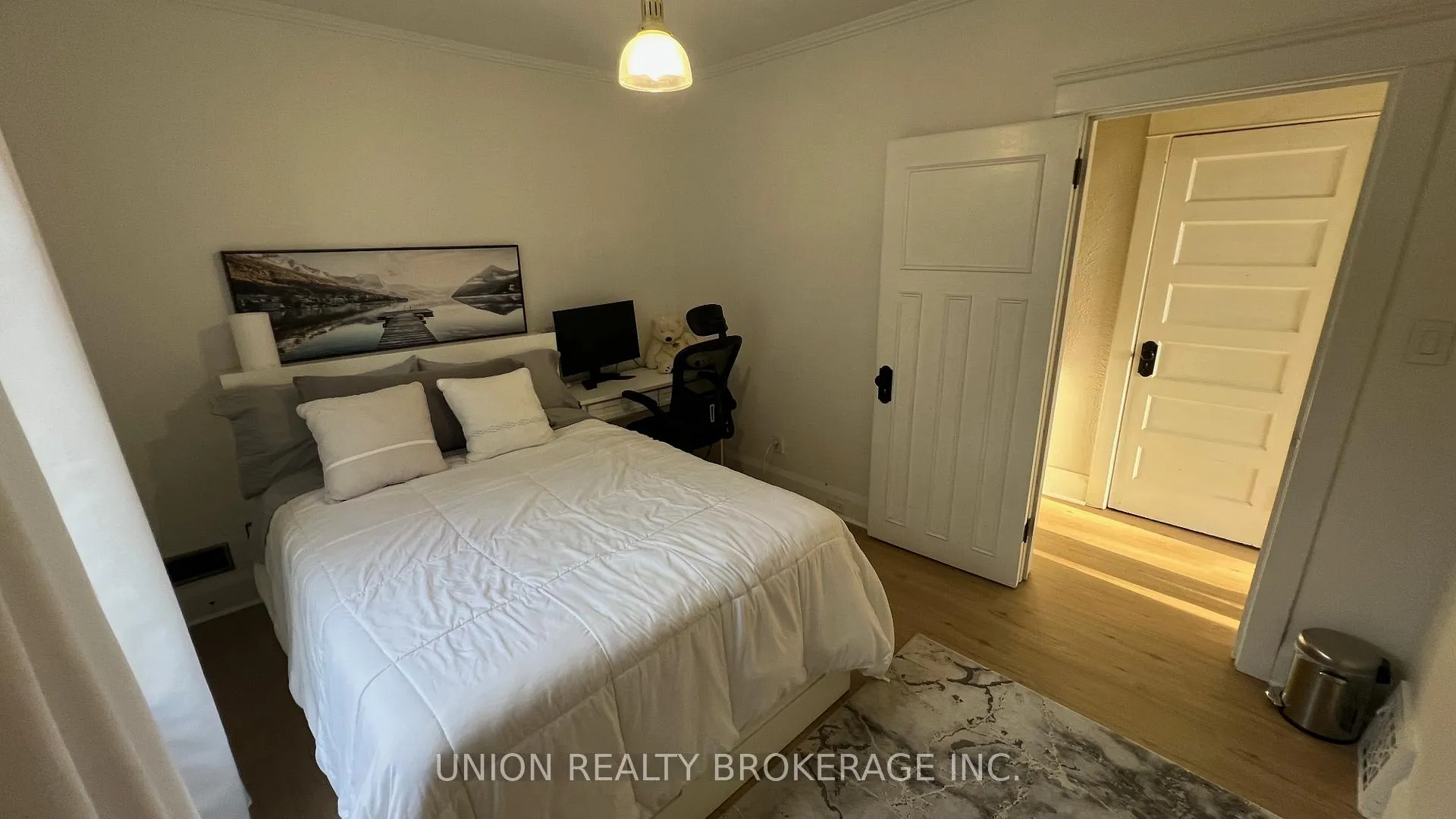 Photo 10 of 96 Hollywood Crescent, Toronto, Woodbine Corridor — HOMEH