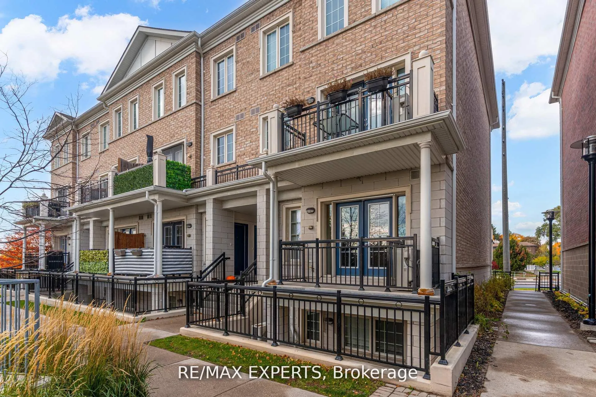 Photo 2 of Unit D07, 26 Bruce Street, Vaughan, East Woodbridge — HOMEH
