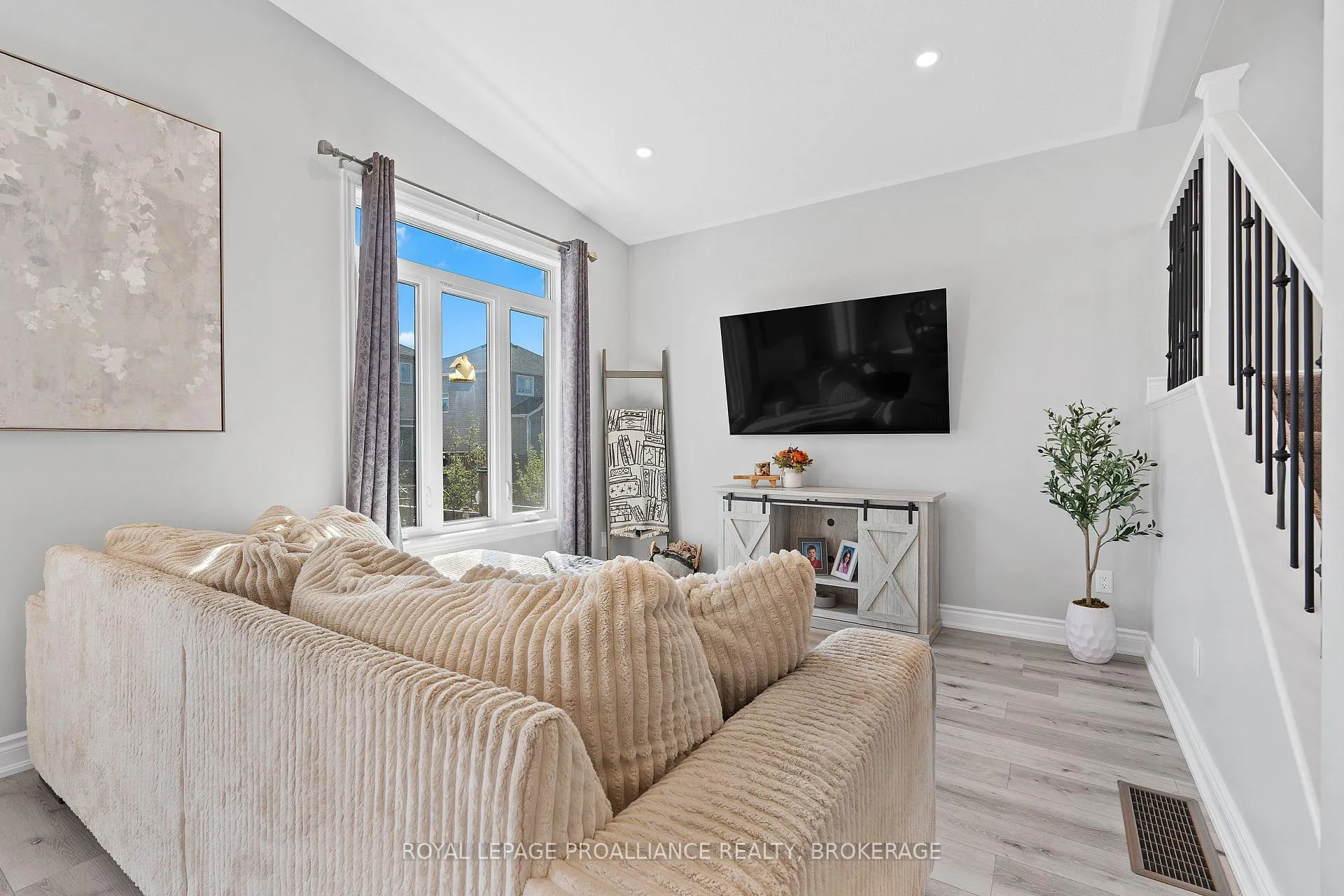 Photo 7 of 1556 Albany Drive, Kingston, City Northwest — HOMEH