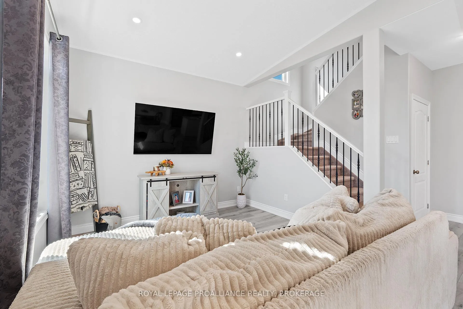 Photo 8 of 1556 Albany Drive, Kingston, City Northwest — HOMEH