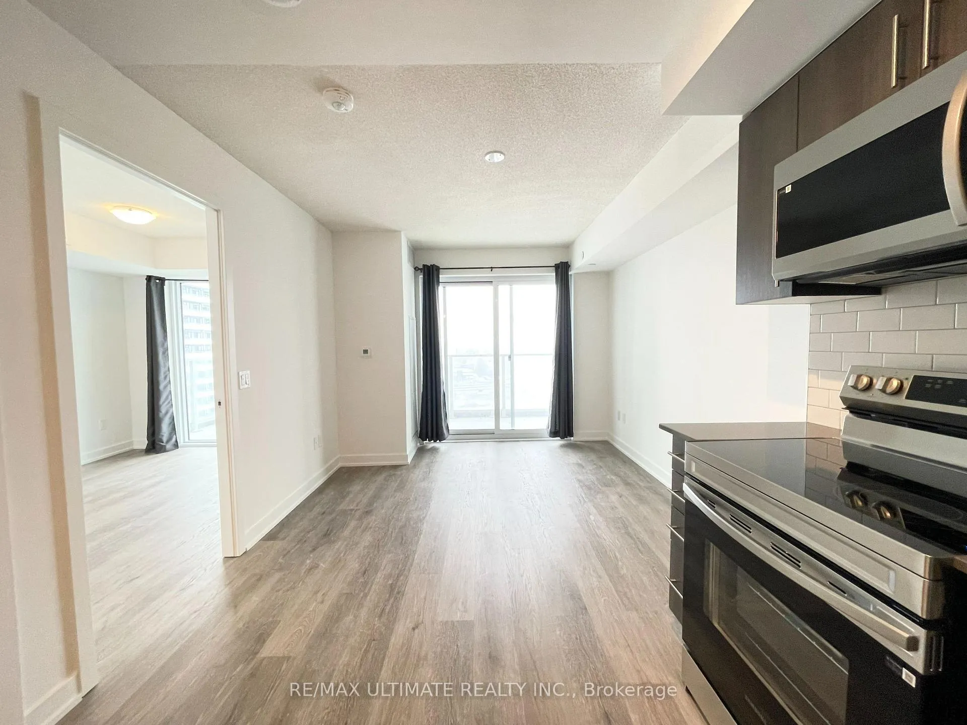 Photo 3 of Unit 1712, 1010 Sandy Beach Road, Pickering, Bay Ridges — HOMEH