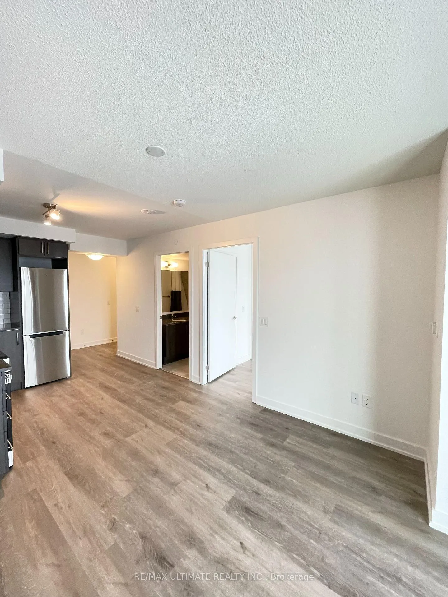 Photo 6 of Unit 1712, 1010 Sandy Beach Road, Pickering, Bay Ridges — HOMEH