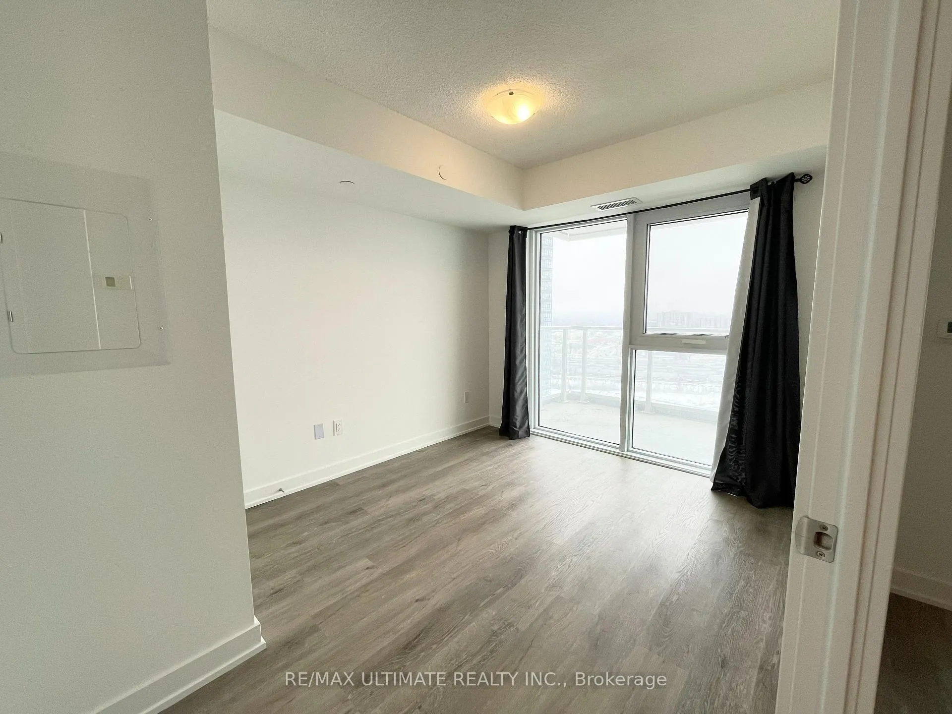 Photo 7 of Unit 1712, 1010 Sandy Beach Road, Pickering, Bay Ridges — HOMEH
