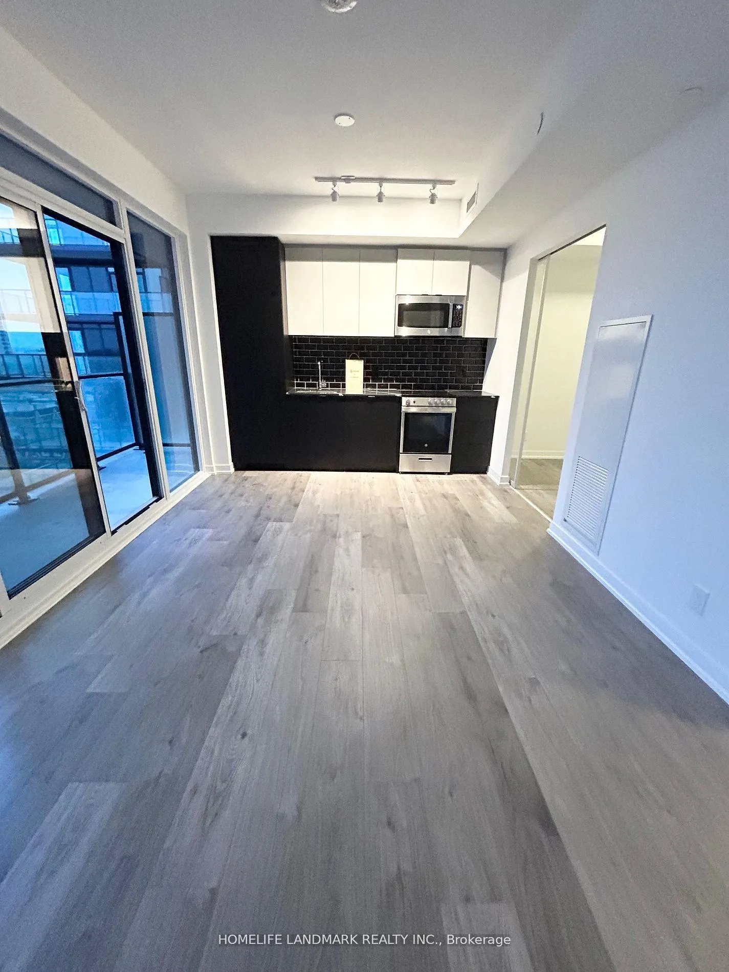 Photo 2 of Unit 801, 285 Dufferin Street, Toronto, South Parkdale — HOMEH