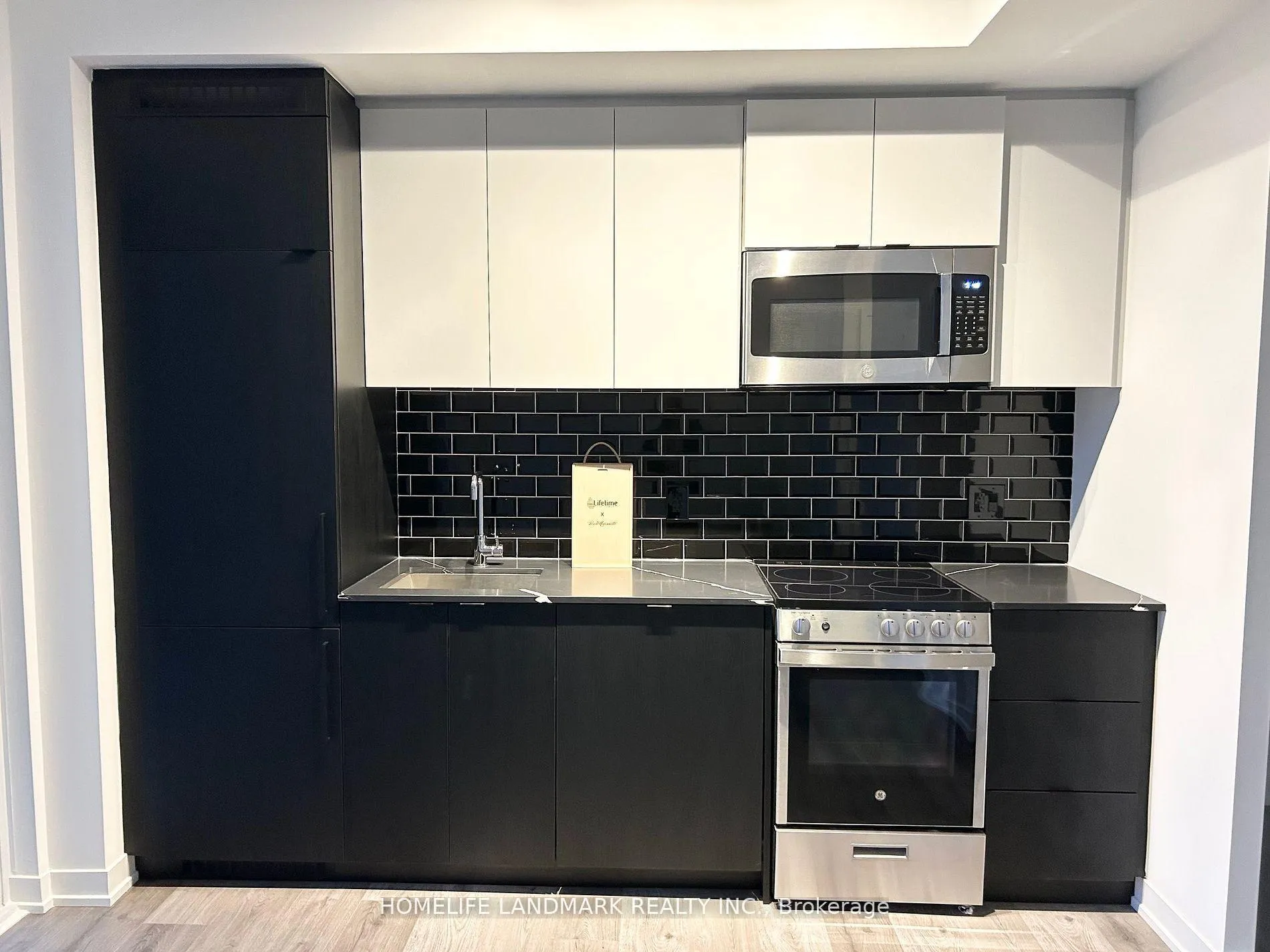 Photo 3 of Unit 801, 285 Dufferin Street, Toronto, South Parkdale — HOMEH