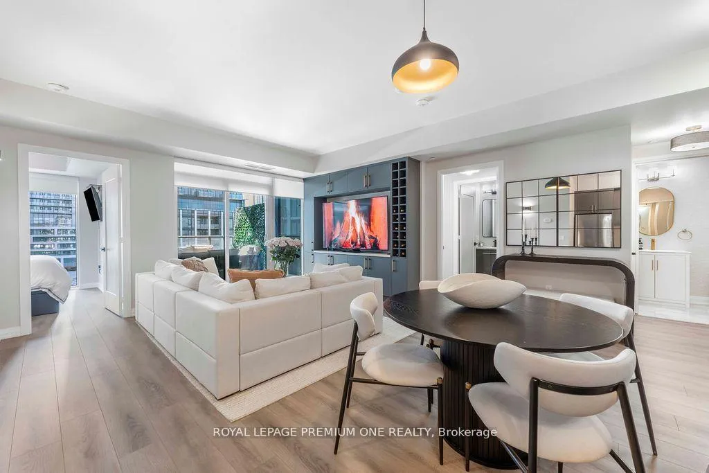 Photo 2 of Unit 511, 9000 Jane Street, Vaughan, Concord — HOMEH