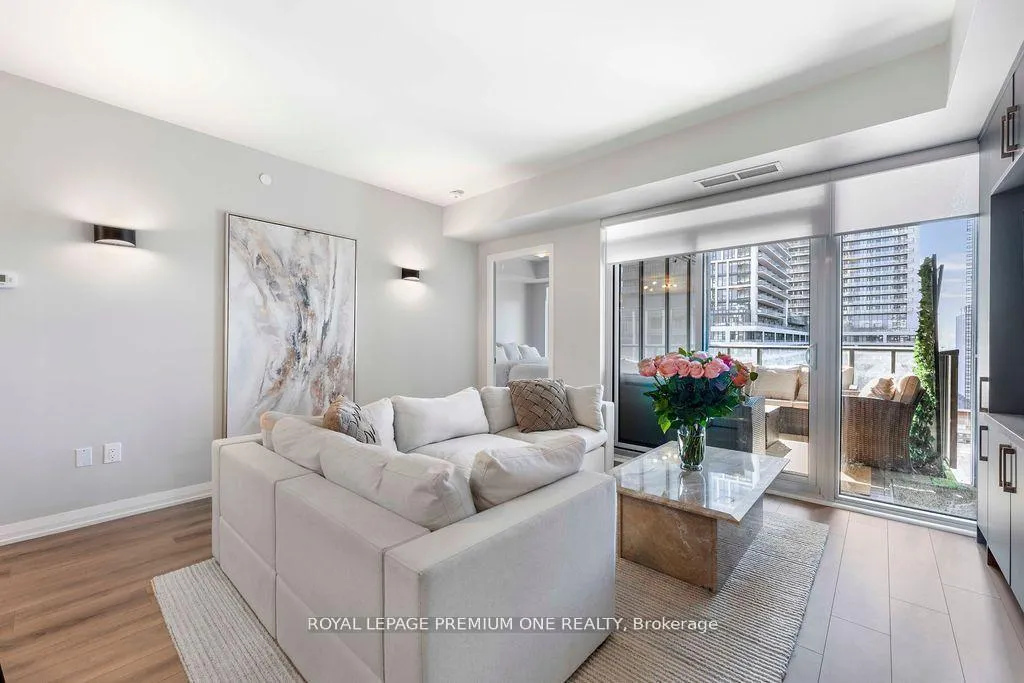 Photo 4 of Unit 511, 9000 Jane Street, Vaughan, Concord — HOMEH