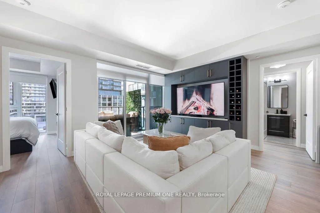 Photo 5 of Unit 511, 9000 Jane Street, Vaughan, Concord — HOMEH