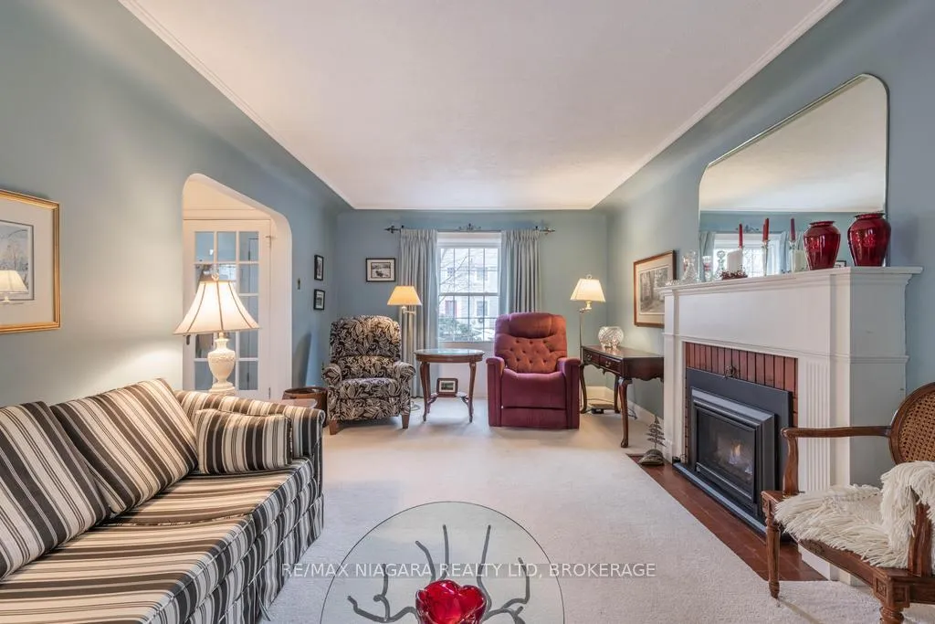 Photo 5 of 2 Gardiner Place, St. Catharines, Downtown — HOMEH