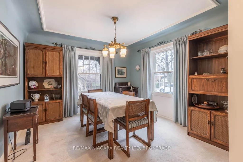 Photo 7 of 2 Gardiner Place, St. Catharines, Downtown — HOMEH