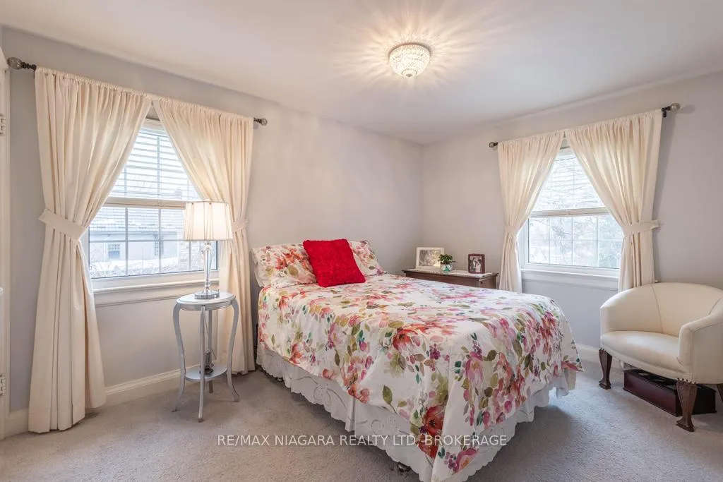 Photo 15 of 2 Gardiner Place, St. Catharines, Downtown — HOMEH