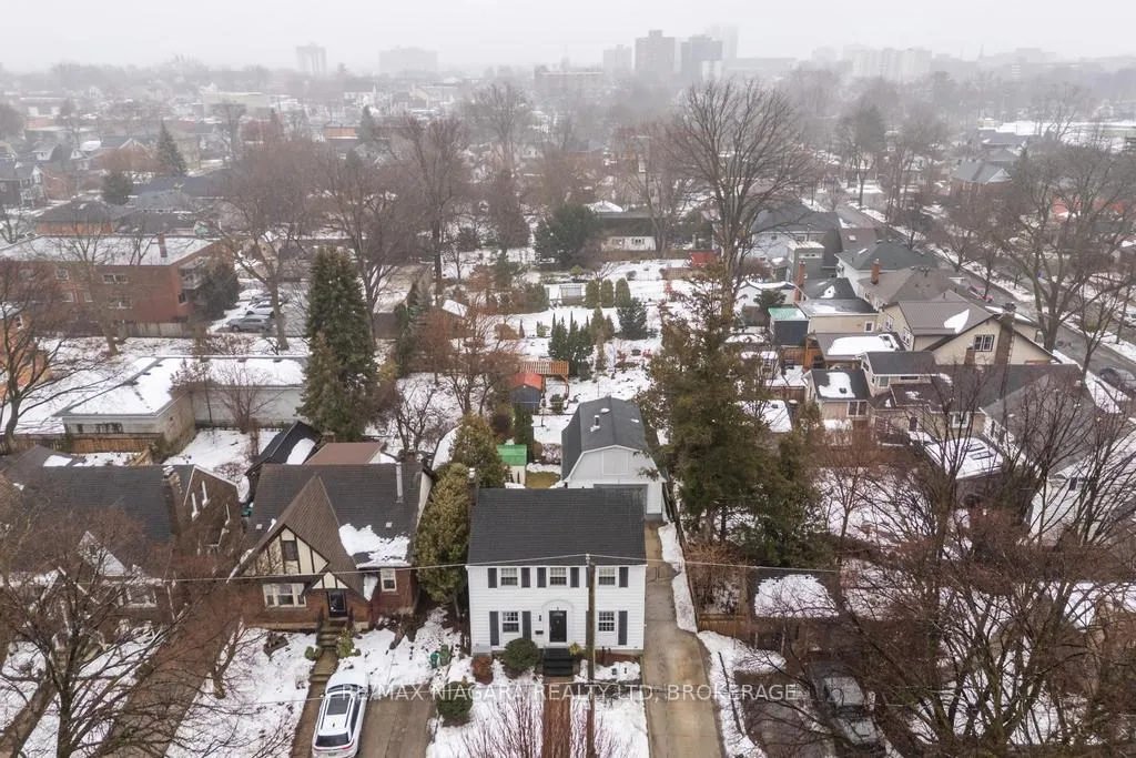 Photo 23 of 2 Gardiner Place, St. Catharines, Downtown — HOMEH