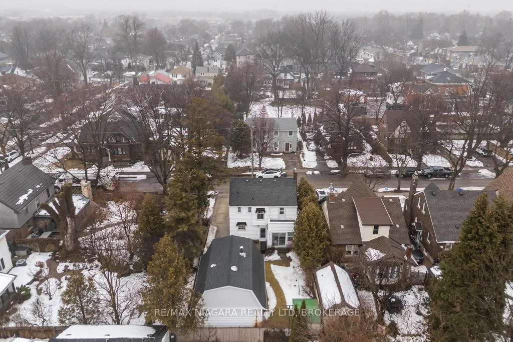 Photo 24 of 2 Gardiner Place, St. Catharines, Downtown — HOMEH