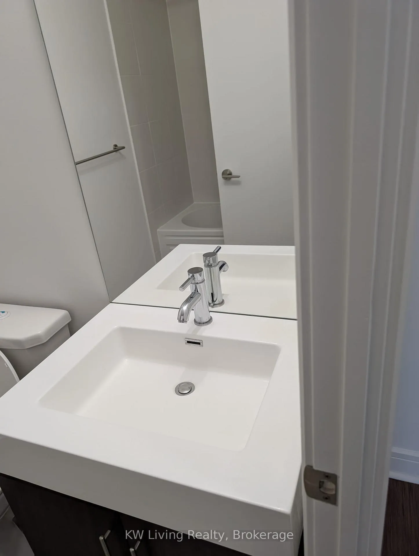 Photo 8 of Unit 809, 35 Brian Peck Crescent, Toronto, Thorncliffe Park — HOMEH