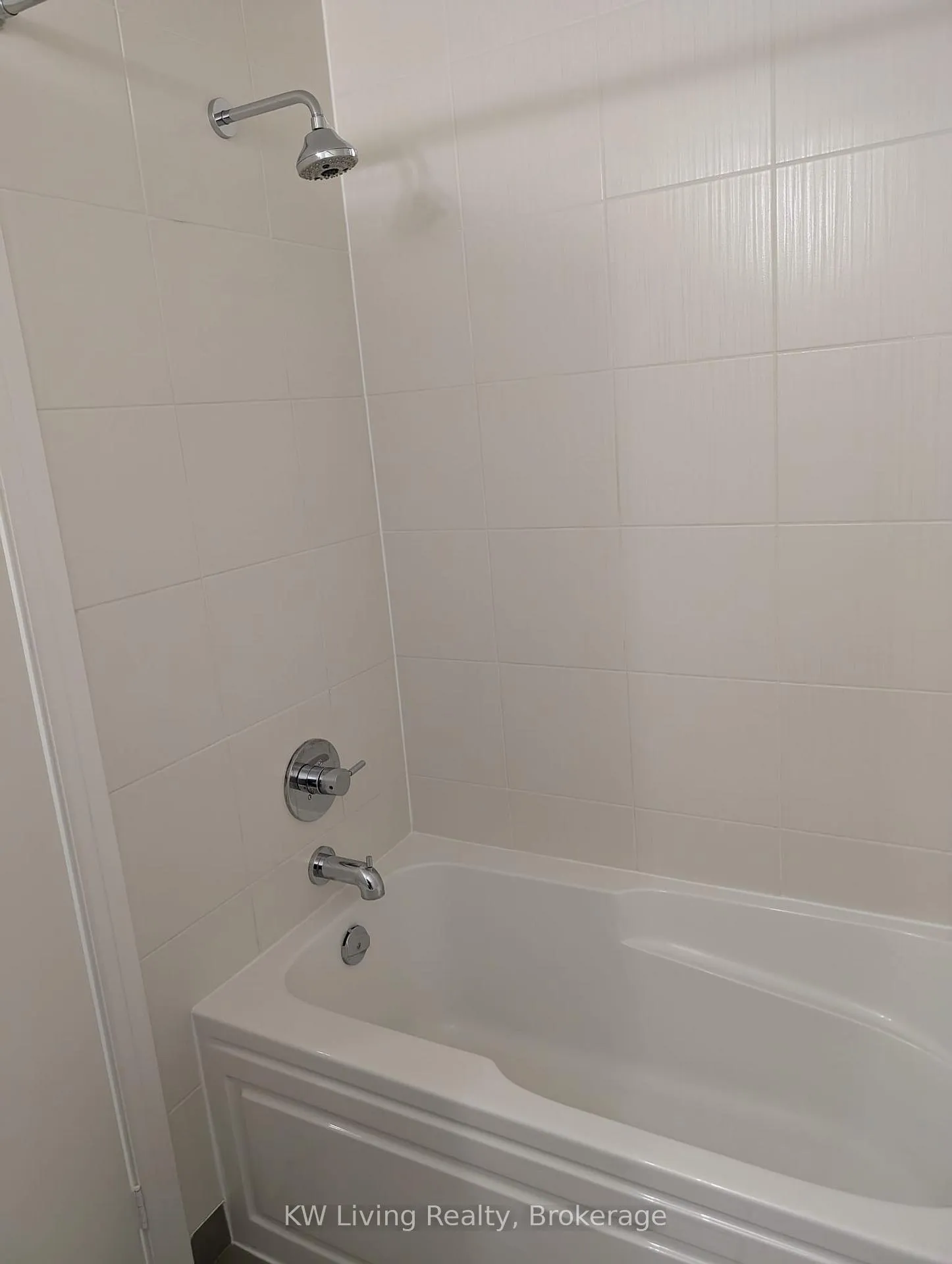 Photo 10 of Unit 809, 35 Brian Peck Crescent, Toronto, Thorncliffe Park — HOMEH