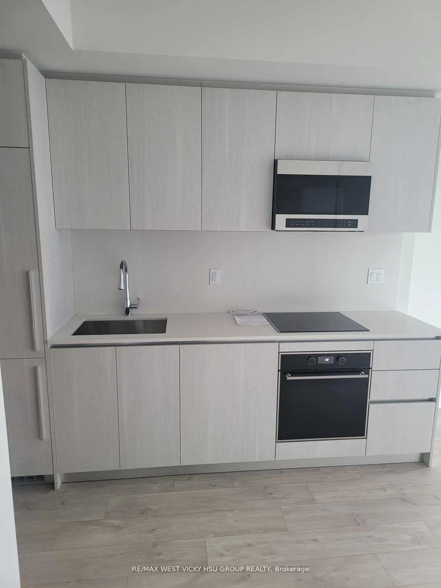 Photo 3 of Unit 3001, 8 Cumberland Street, Toronto, The Annex — HOMEH