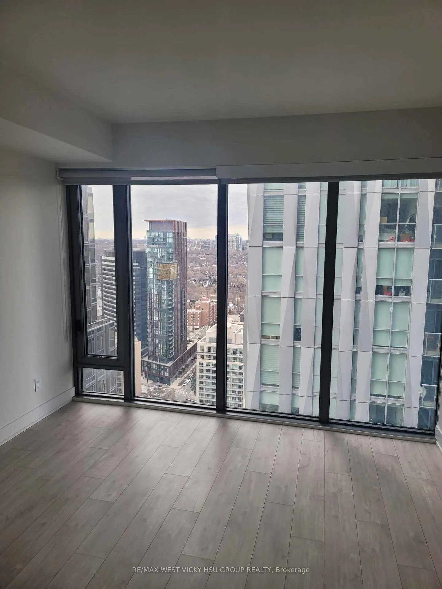 Photo 4 of Unit 3001, 8 Cumberland Street, Toronto, The Annex — HOMEH