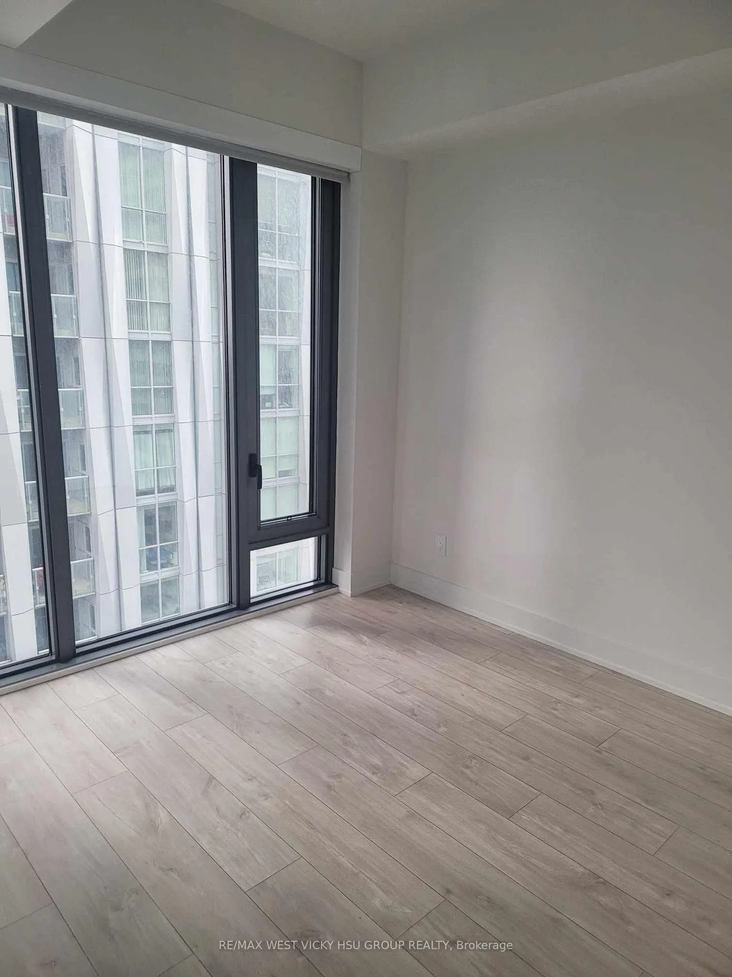 Photo 5 of Unit 3001, 8 Cumberland Street, Toronto, The Annex — HOMEH