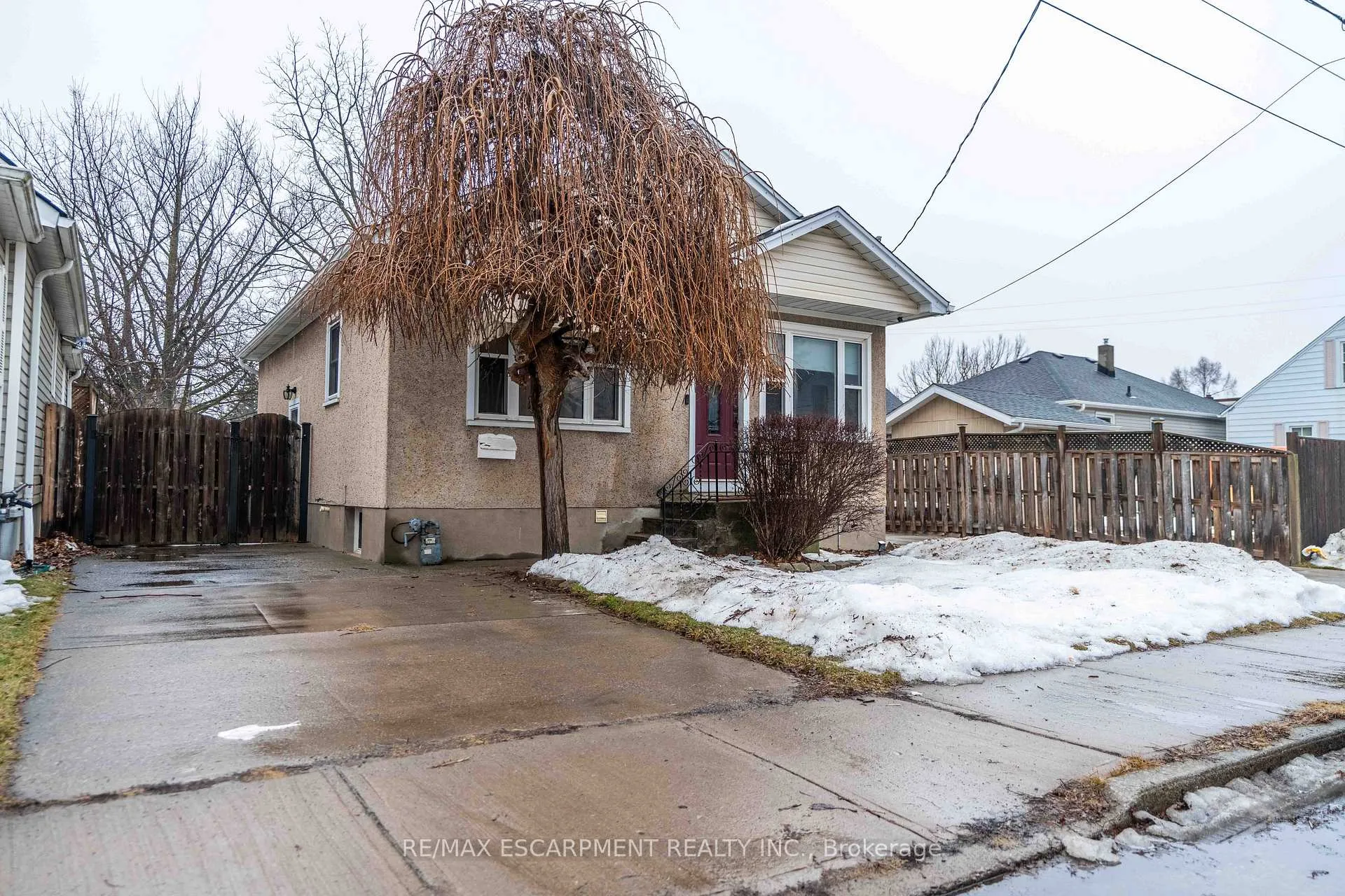 Photo 1 of 35 Charles Avenue, St. Catharines, Facer — HOMEH