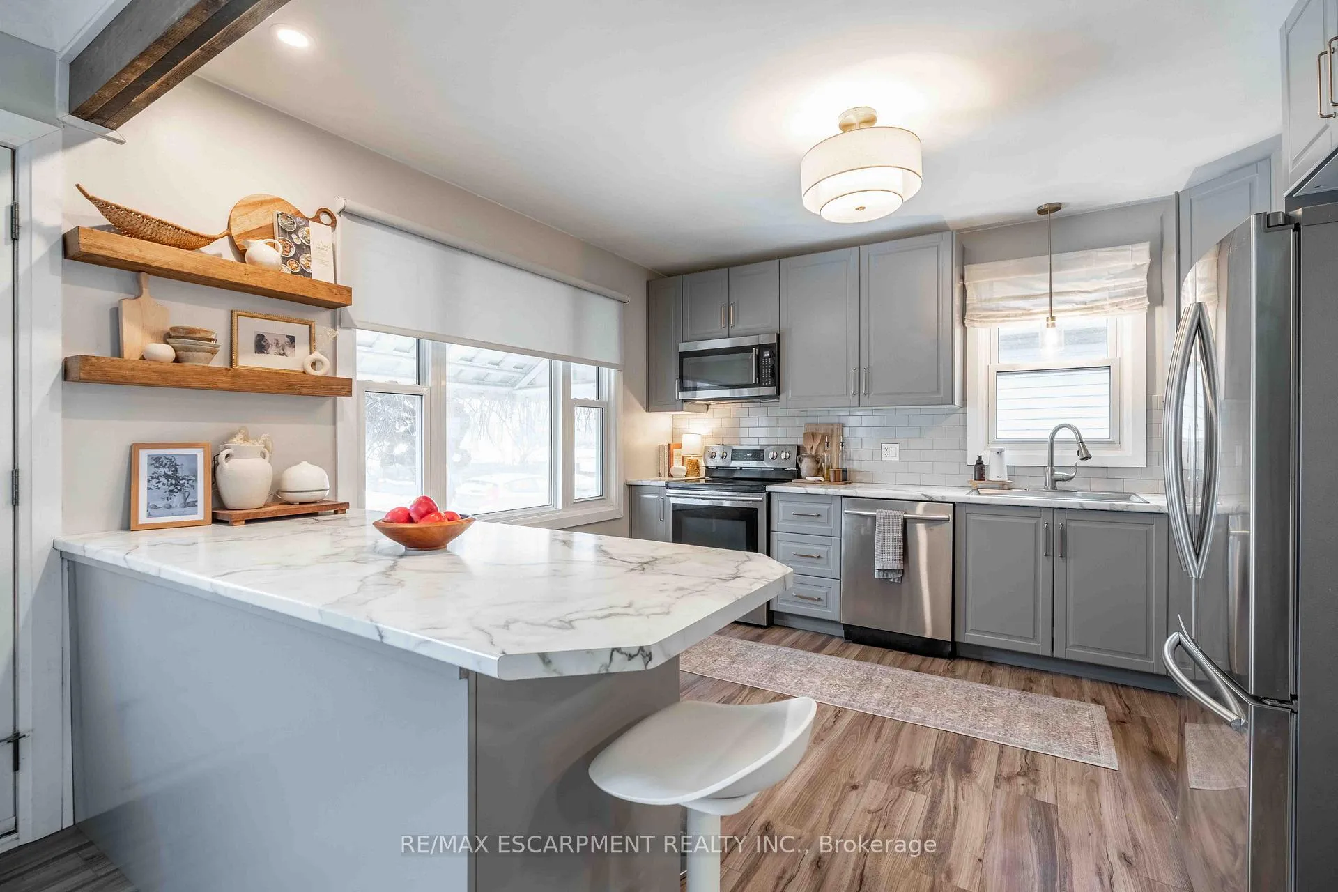 Photo 6 of 35 Charles Avenue, St. Catharines, Facer — HOMEH