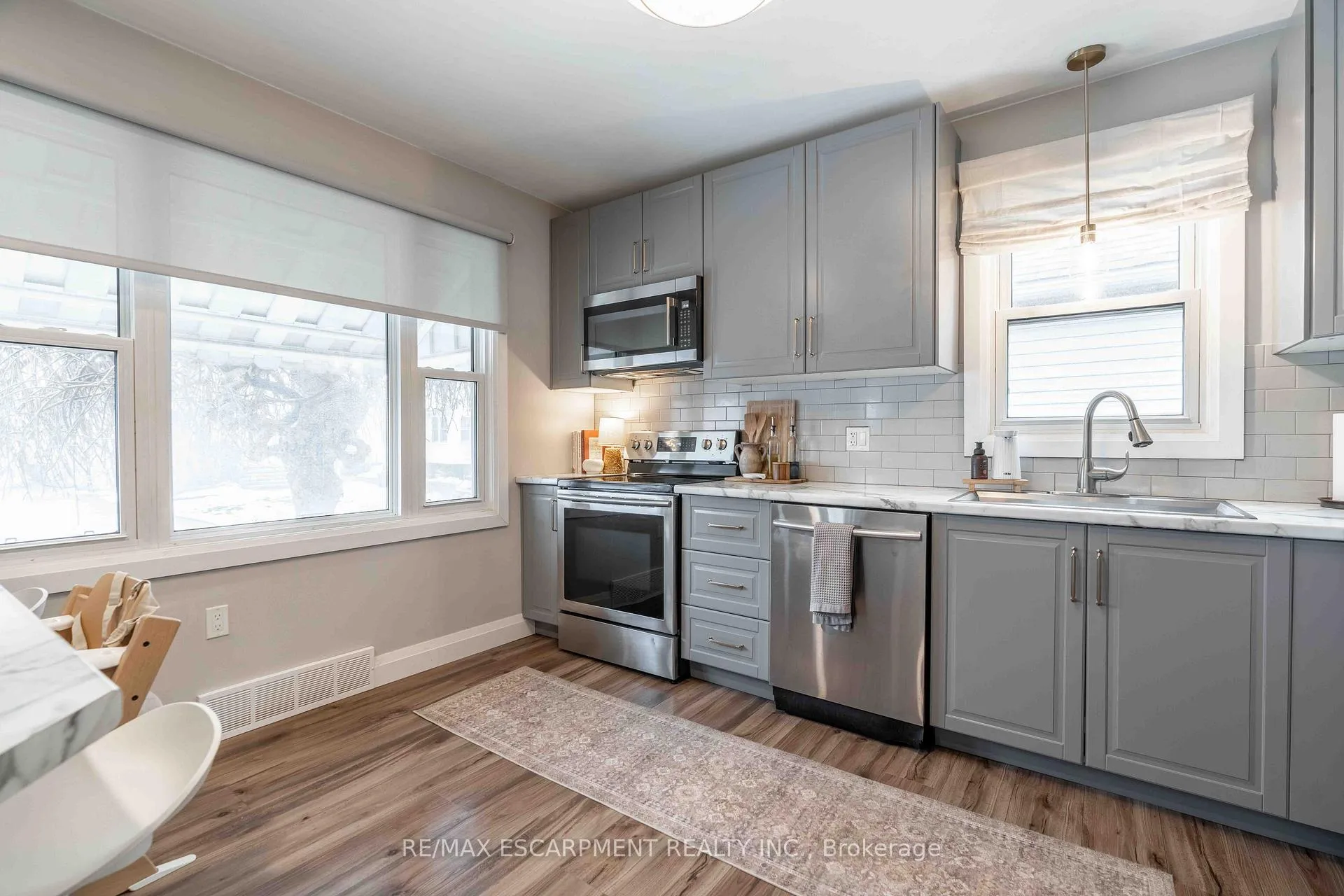 Photo 7 of 35 Charles Avenue, St. Catharines, Facer — HOMEH