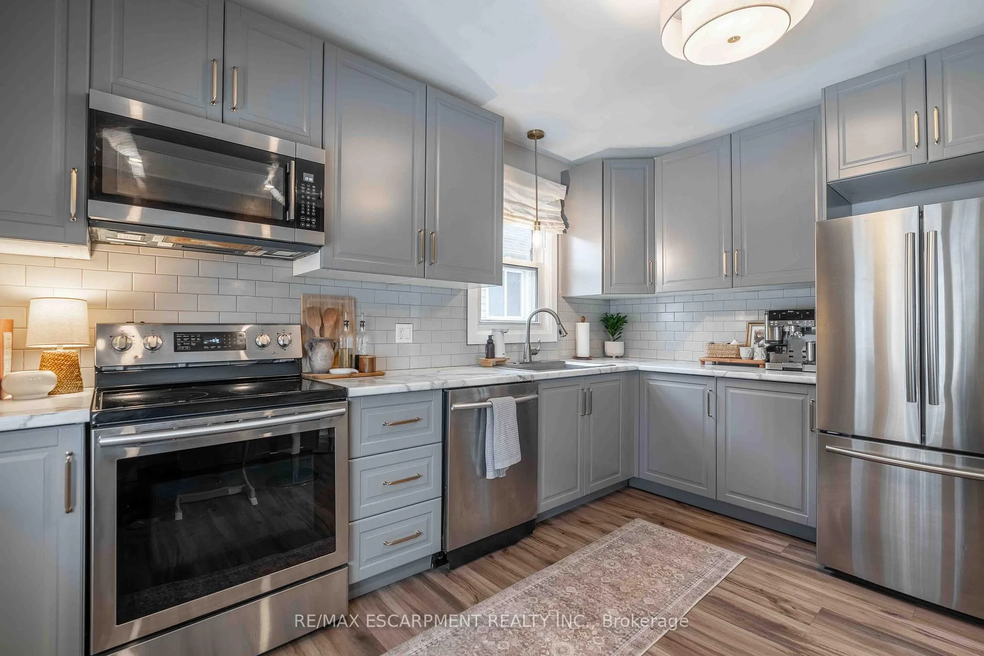Photo 8 of 35 Charles Avenue, St. Catharines, Facer — HOMEH